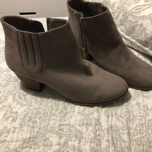 Size 9 1/2 heeled ankle boots
